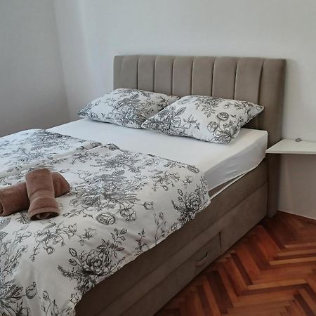 Apartments Villa Adamovic Umag Exterior foto